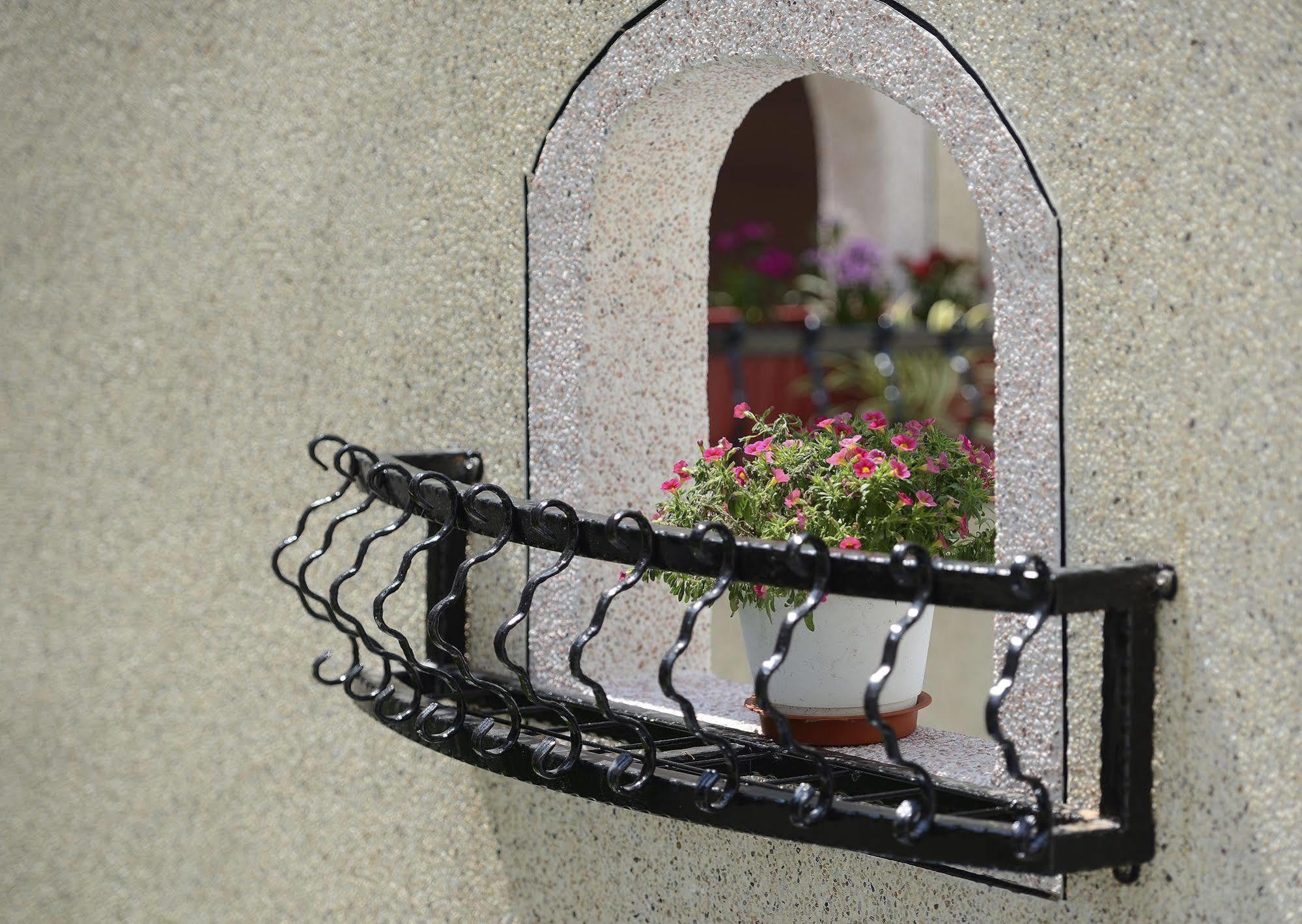 Caffir Garden Hotel Джиджи Екстериор снимка